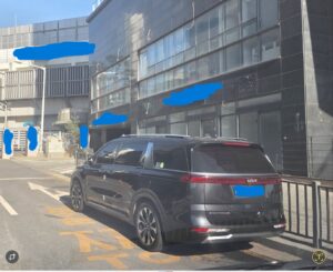 도로 위 주정차 금지 구역 노란색 실선 및 점선 위반 사례 사진